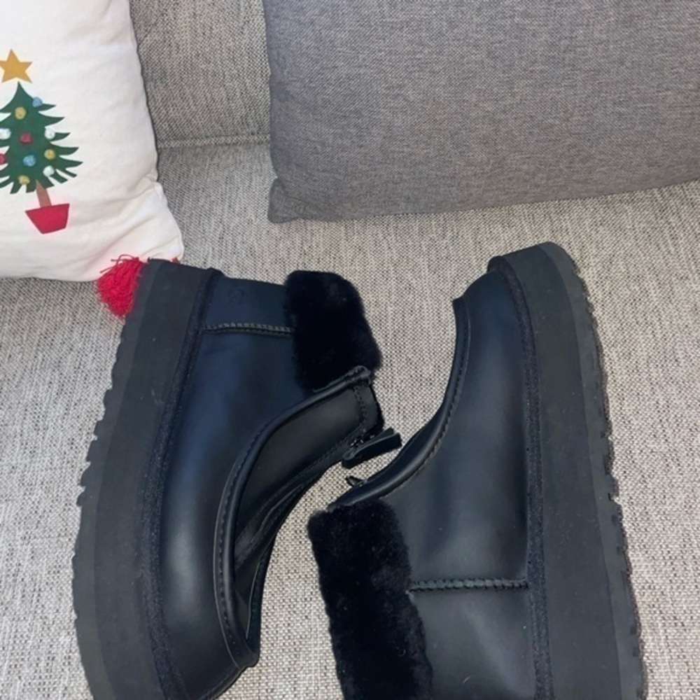 Ugg Funkette Platform Boot Ultra Matte Black Leat… - image 4